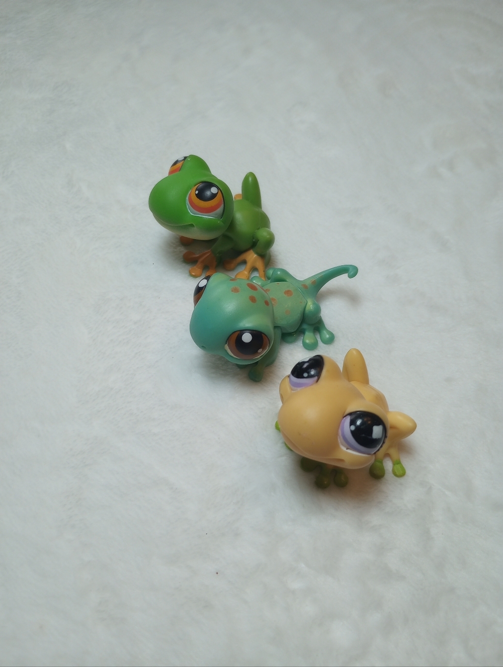 Littlest Pet Shop Green Gecko 111 Green Frog 264 LPS Yellow Frog 929 Y2K Hasbro